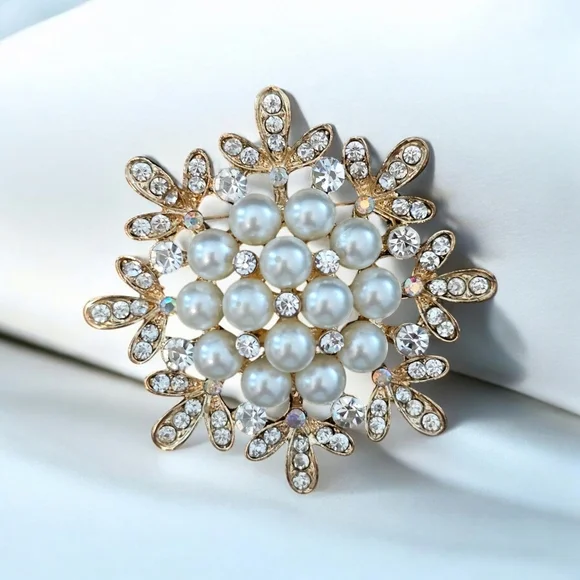 Beautiful round brooch with faux pearls, crystals and Aurora beads. - Picture 1 of 4